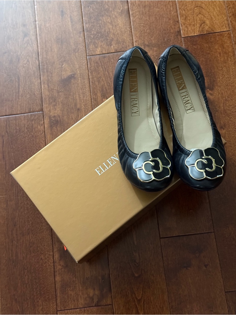 Ellen Tracy Black Leather Floral Emblem Ballet Flats